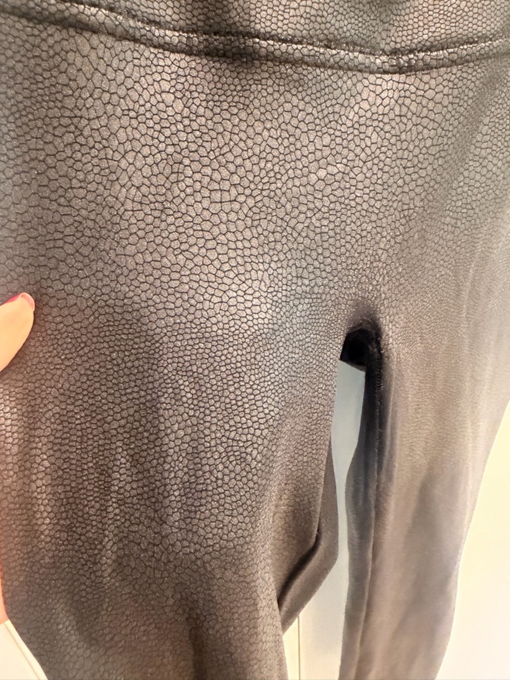 SPANX Black Textured Faux-Leather Leggings! EUC! Medium - Picture 3 of 3